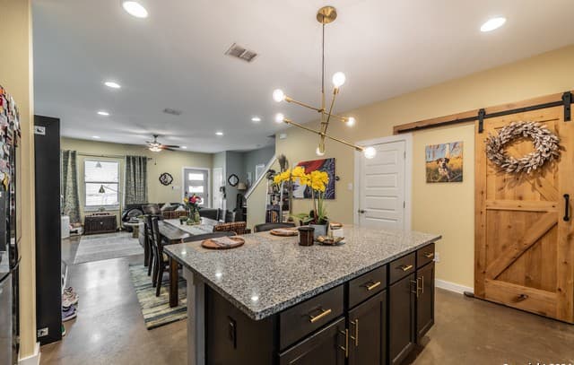 619  Burleson St, San Antonio, TX 78202 — photo 5