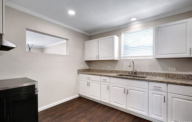 507  Hayden, Devine, TX 78016 — photo 11