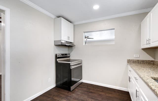507  Hayden, Devine, TX 78016 — photo 14