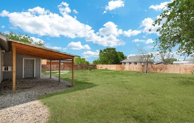 507  Hayden, Devine, TX 78016 — photo 22