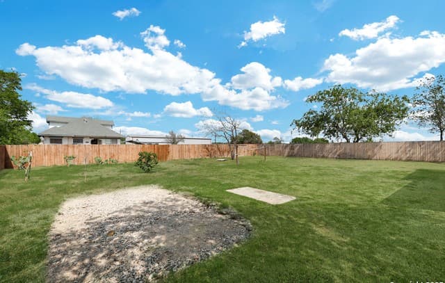 507  Hayden, Devine, TX 78016 — photo 23