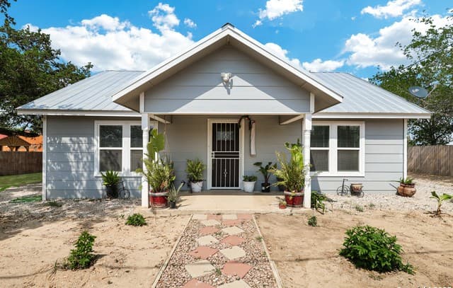 507  Hayden, Devine, TX 78016 — photo 4