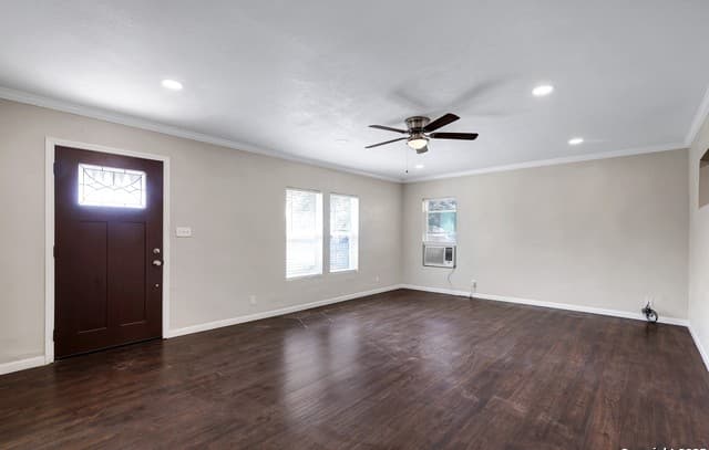 507  Hayden, Devine, TX 78016 — photo 5