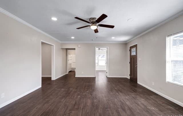 507  Hayden, Devine, TX 78016 — photo 8