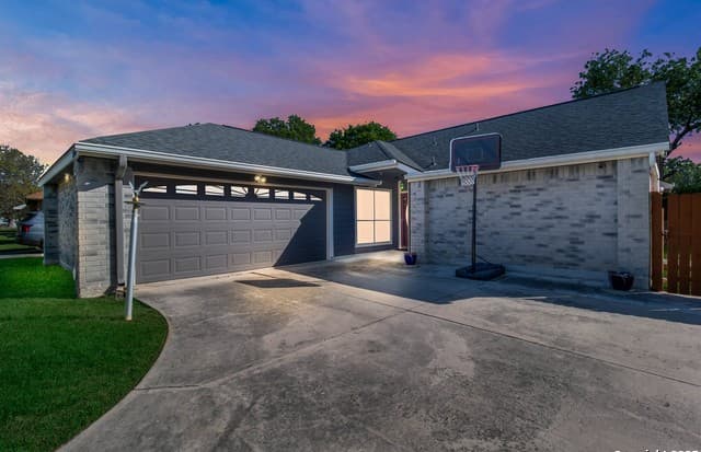 9520 Woodland Hills