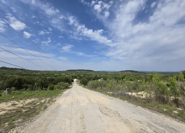 555  Iroquois Trl, Bandera, TX 78003 — photo 3