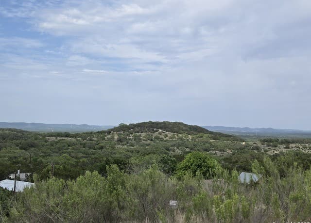 555  Iroquois Trl, Bandera, TX 78003 — photo 4
