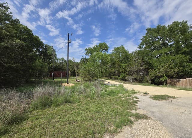 555  Iroquois Trl, Bandera, TX 78003 — photo 8