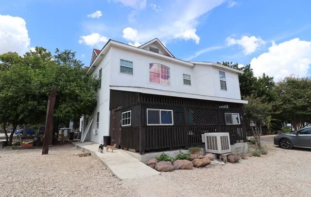 13915  Interstate 35