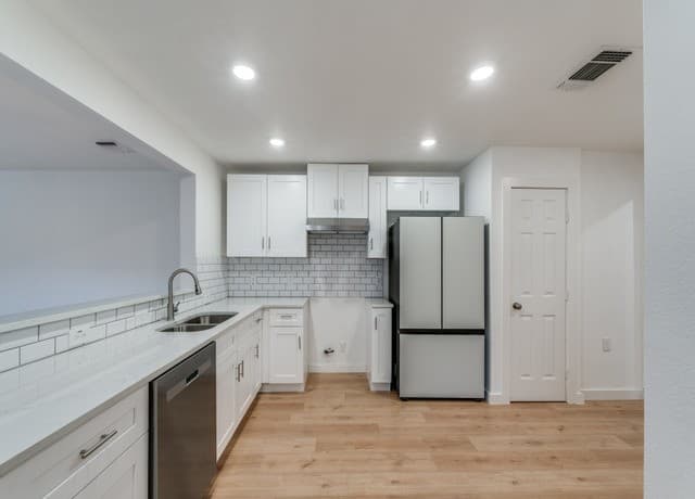 2207  Burnet, San Antonio, TX 78202 — photo 11