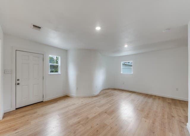 2207  Burnet, San Antonio, TX 78202 — photo 12