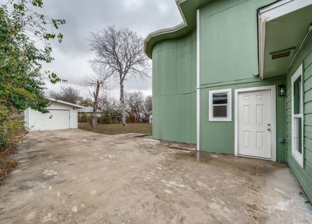2207  Burnet, San Antonio, TX 78202 — photo 21