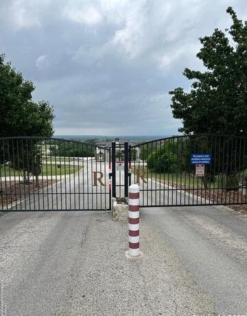 576 Private Road 3702