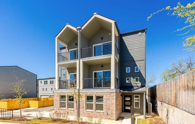419 Ira #2101 Unit UNIT 2101