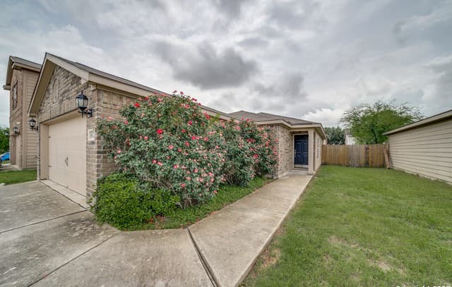 6126  Pleasant Lake, San Antonio, TX 78222 — photo 2