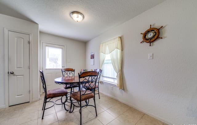 6126  Pleasant Lake, San Antonio, TX 78222 — photo 4