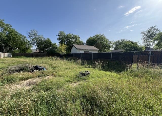 117  Ardmore St, San Antonio, TX 78237 — photo 2