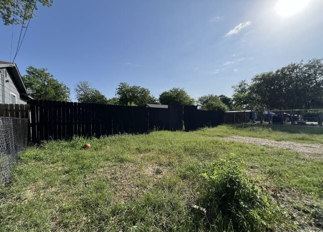 117  Ardmore St, San Antonio, TX 78237 — photo 5