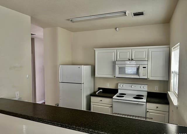 105  Sunnyside Drive, Kenedy, TX 78119 — photo 3