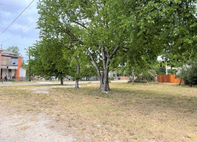 902 S Mittman St, San Antonio, TX 78210