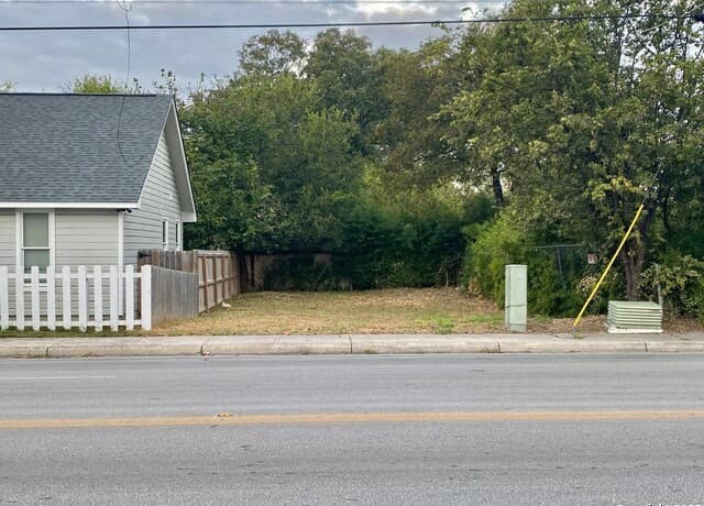 423 N Hackberry St, San Antonio, TX 78202