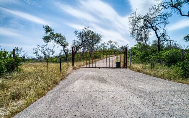 3044  County Road 2615