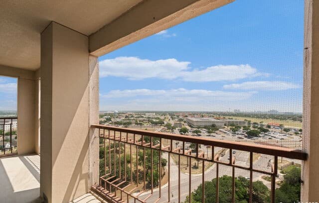 1  Towers Park Ln Unit 1512, San Antonio, TX 78209 — photo 15