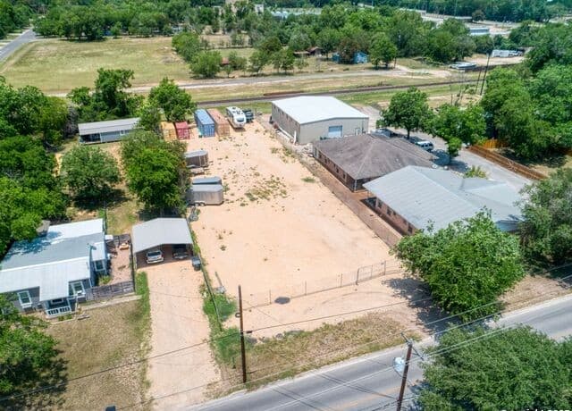 243 E Torrey Street, New Braunfels, TX 78130 — photo 3