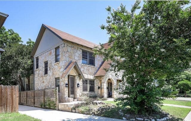 255  Natalen Ave, San Antonio, TX 78209 — photo 2