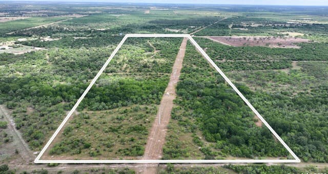 001  County Road 266, Gillett, TX 78116 — photo 9