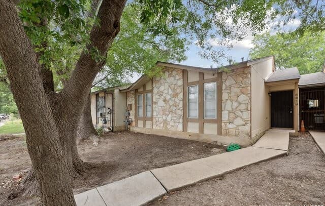6839  Neston Dr, San Antonio, TX 78239 — photo 2