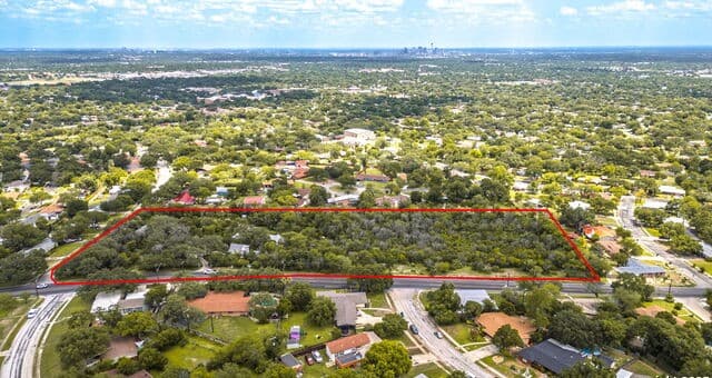 2422  Hillcrest Dr, San Antonio, TX 78228 — photo 2