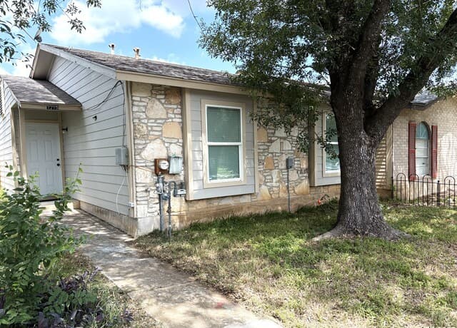 1215  Klondike, San Antonio, TX 78245 — photo 2