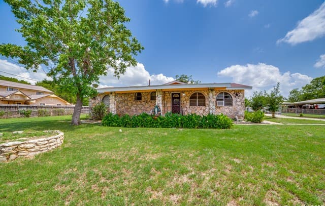 606 W Baetz Blvd