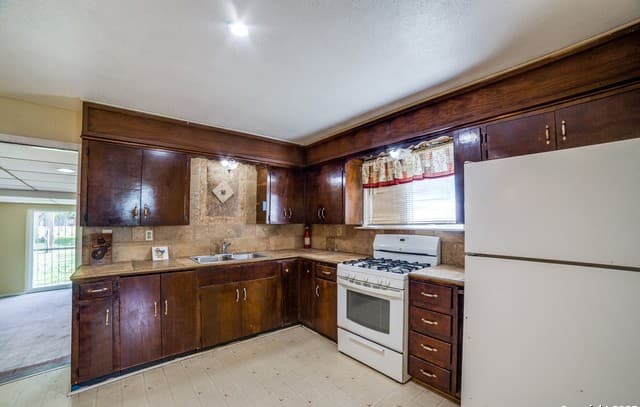 606 W Baetz Blvd, San Antonio, TX 78221 — photo 11