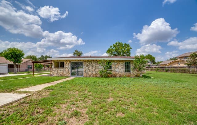 606 W Baetz Blvd, San Antonio, TX 78221 — photo 2
