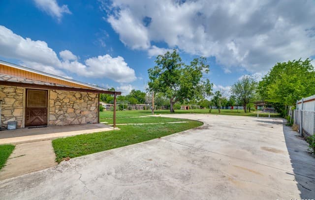 606 W Baetz Blvd, San Antonio, TX 78221 — photo 21