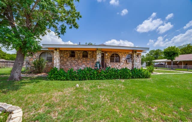 606 W Baetz Blvd, San Antonio, TX 78221 — photo 4