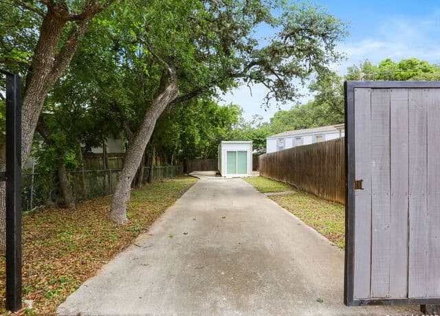 25211  Aue, San Antonio, TX 78257 — photo 19