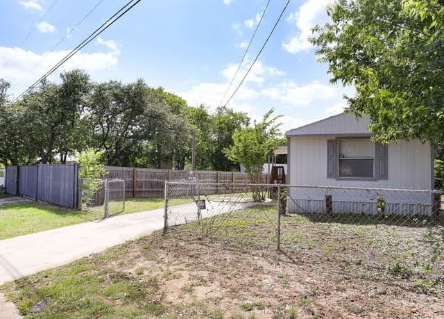 25211  Aue, San Antonio, TX 78257 — photo 3