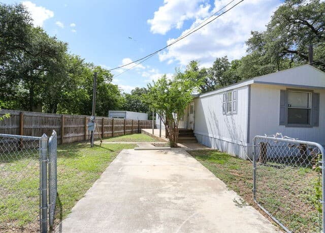 25211  Aue, San Antonio, TX 78257 — photo 4