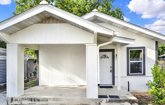 1426 E Carson St.