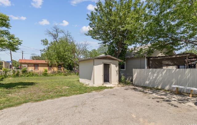 2121 San Fernando, San Antonio, TX 78207 — photo 9