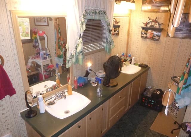 1121  Plum, Floresville, TX 78114 — photo 13