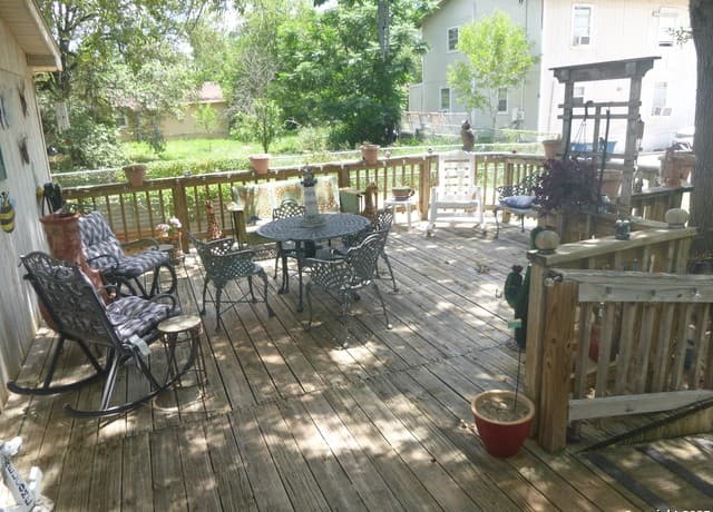 1121  Plum, Floresville, TX 78114 — photo 2