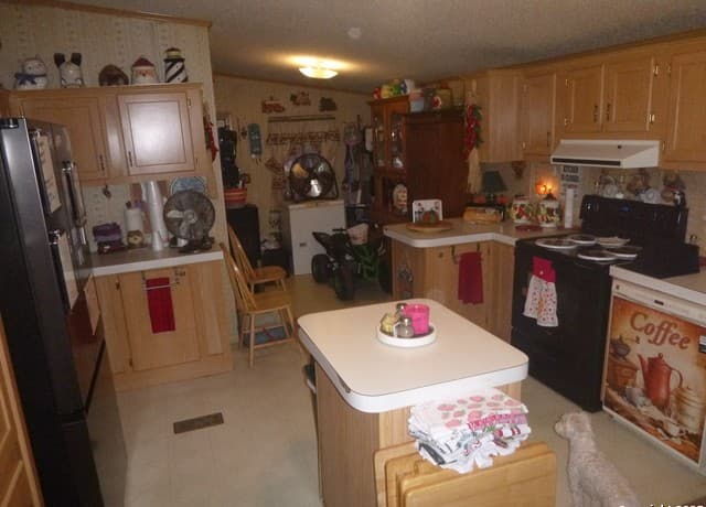 1121  Plum, Floresville, TX 78114 — photo 9