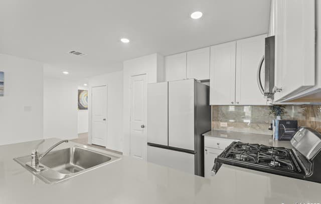 7022  Serf Pl, San Antonio, TX 78252 — photo 10