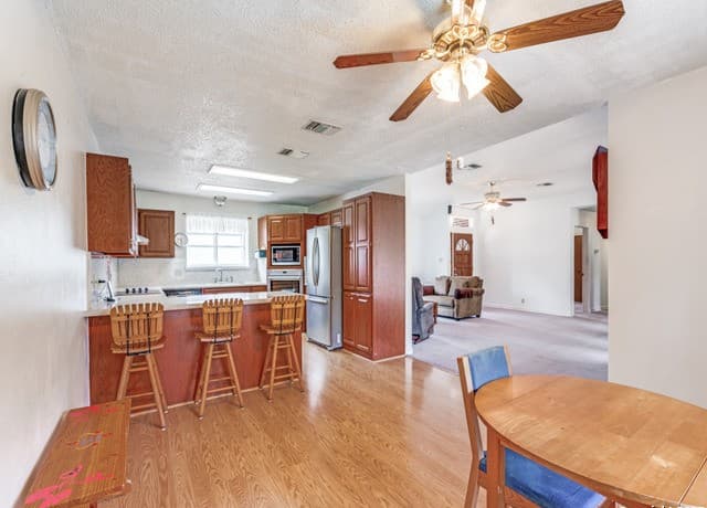 1026  Eagle Creek Dr, Floresville, TX 78114 — photo 12