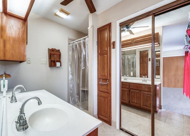 1026  Eagle Creek Dr, Floresville, TX 78114 — photo 18