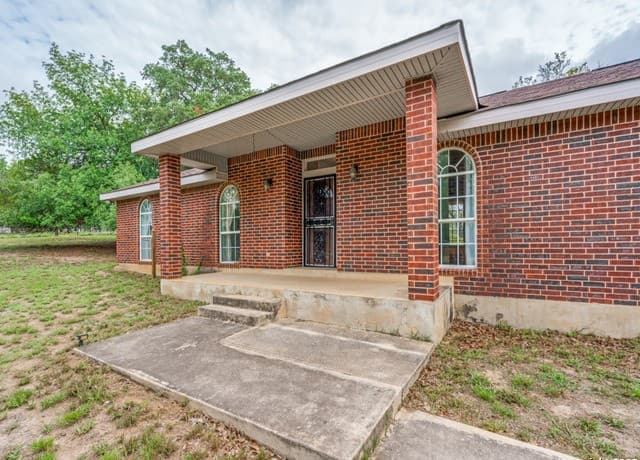 1026  Eagle Creek Dr, Floresville, TX 78114 — photo 2